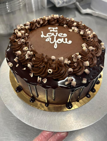 Chocolate drip cake