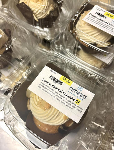 Gluten free lemon almond cupcakes