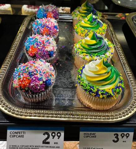 Mardi Gras cupcakes